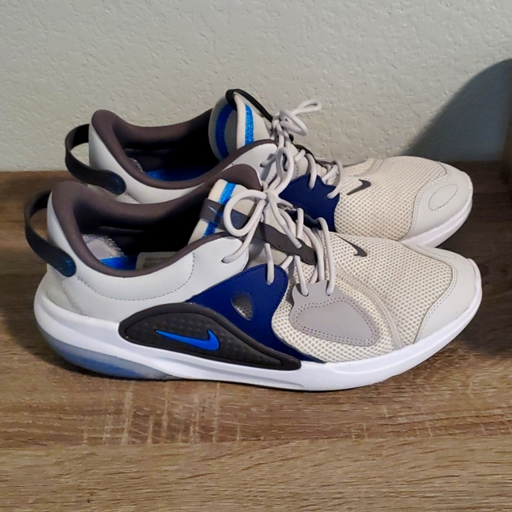 MENS NIKE SIZE 10.5